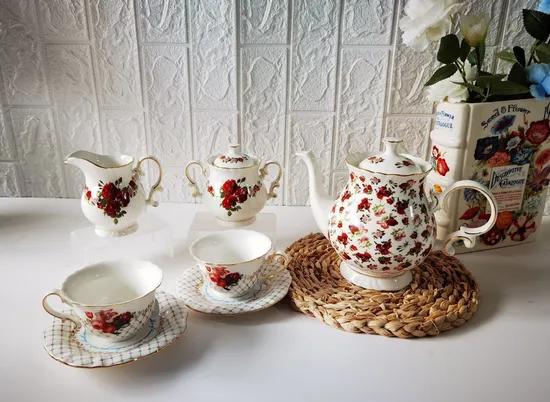 Manufacturers Wholesale Customized High Quality New Bone China Coffee Cup Rose Design Elegant Ceramic Tea Cup and Saucer Sets with Golden Line